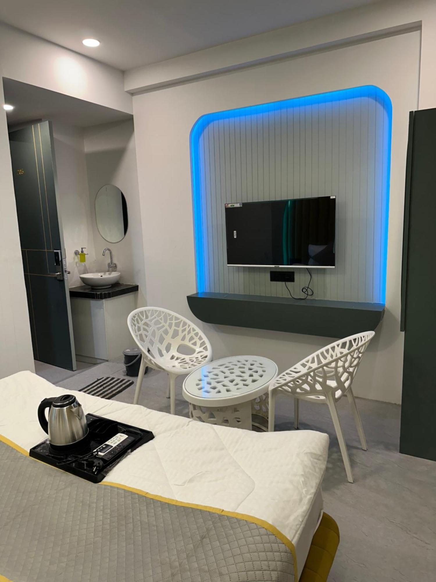 Hotel Victoria Prime 수라트 외부 사진