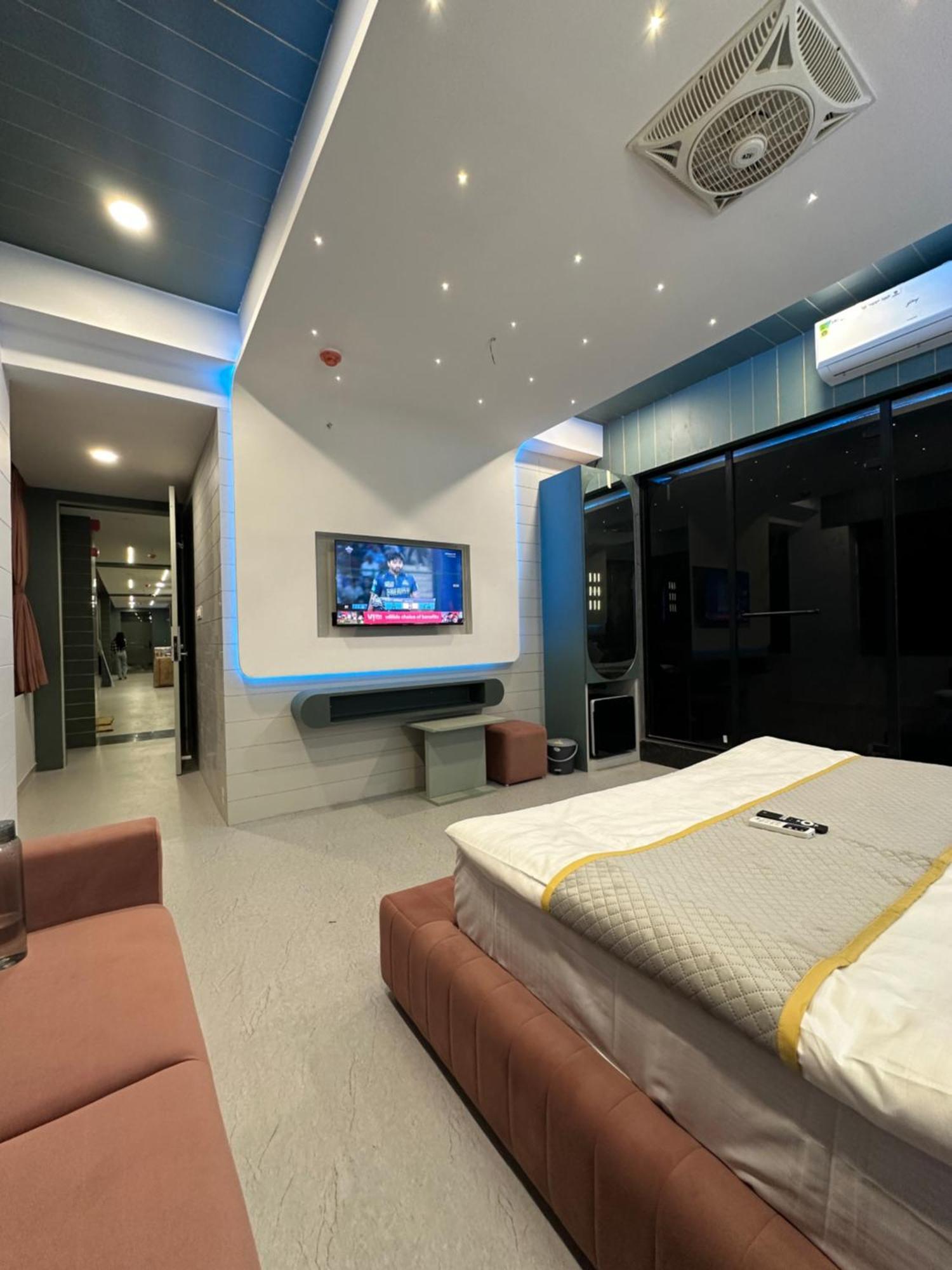 Hotel Victoria Prime 수라트 외부 사진