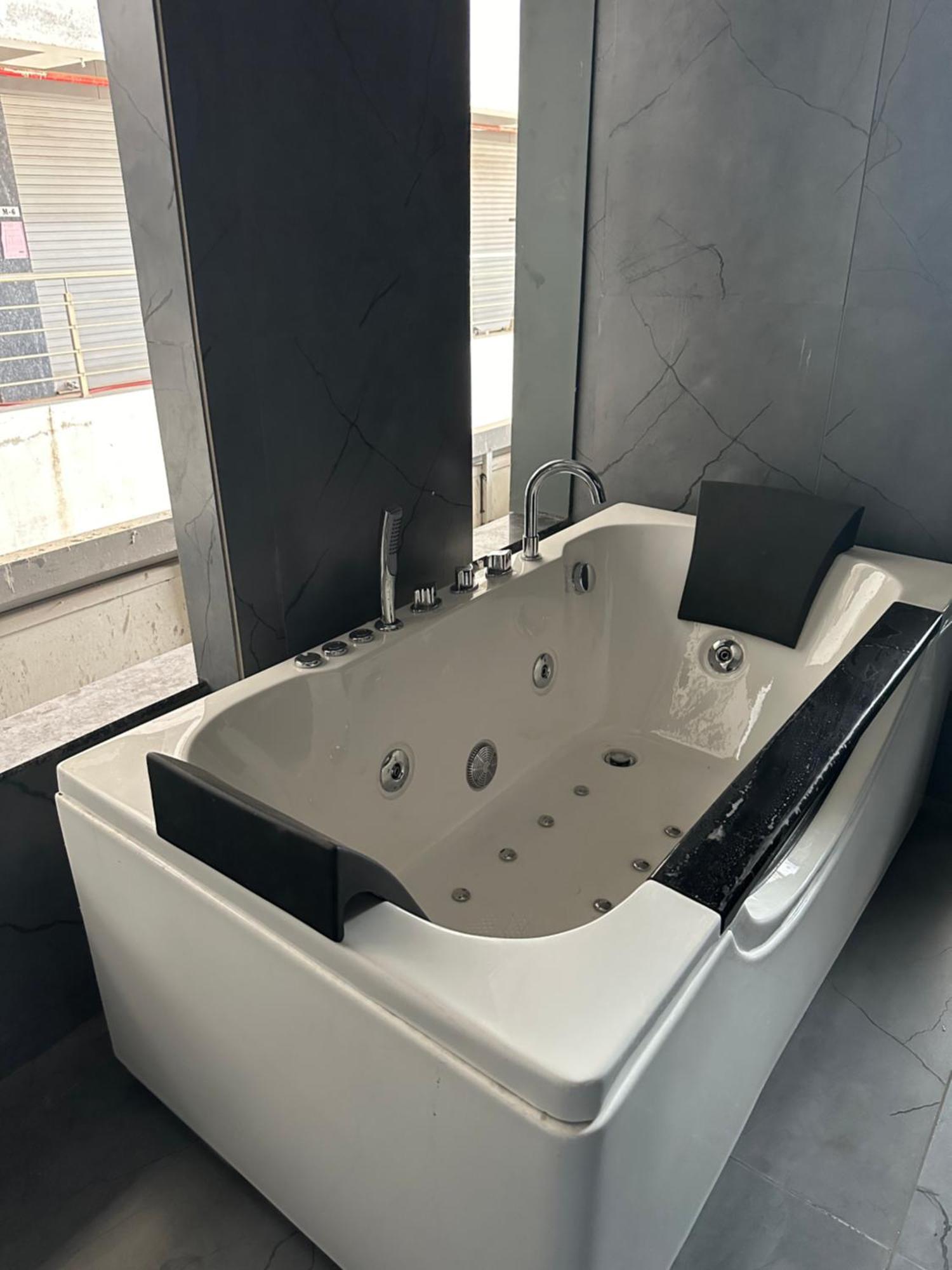 Hotel Victoria Prime 수라트 외부 사진