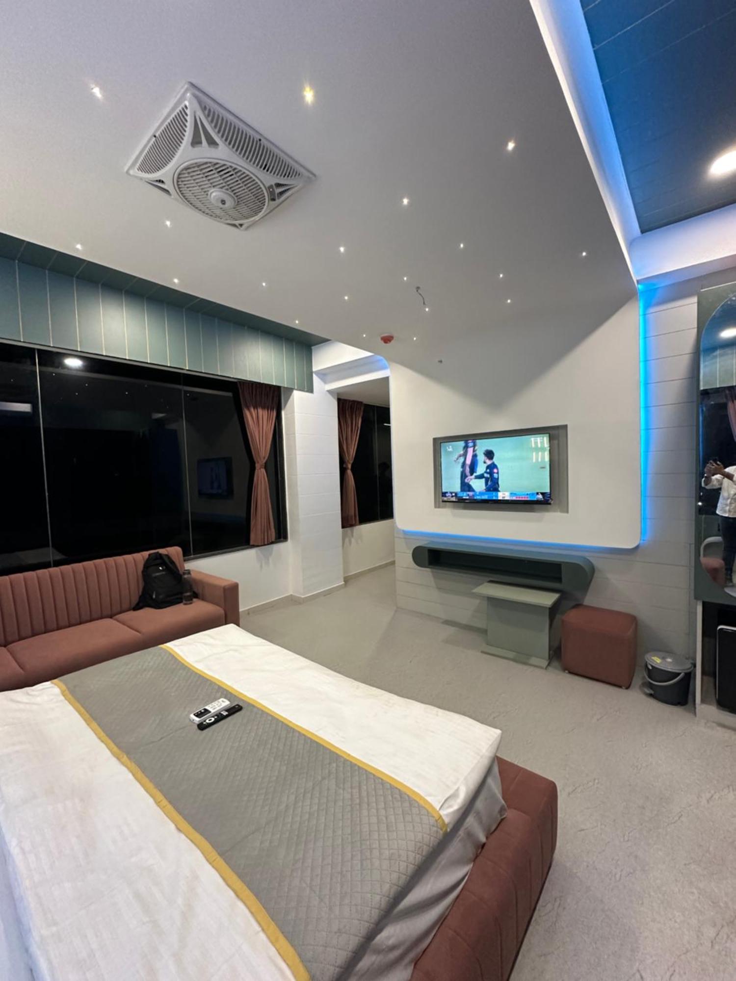 Hotel Victoria Prime 수라트 외부 사진