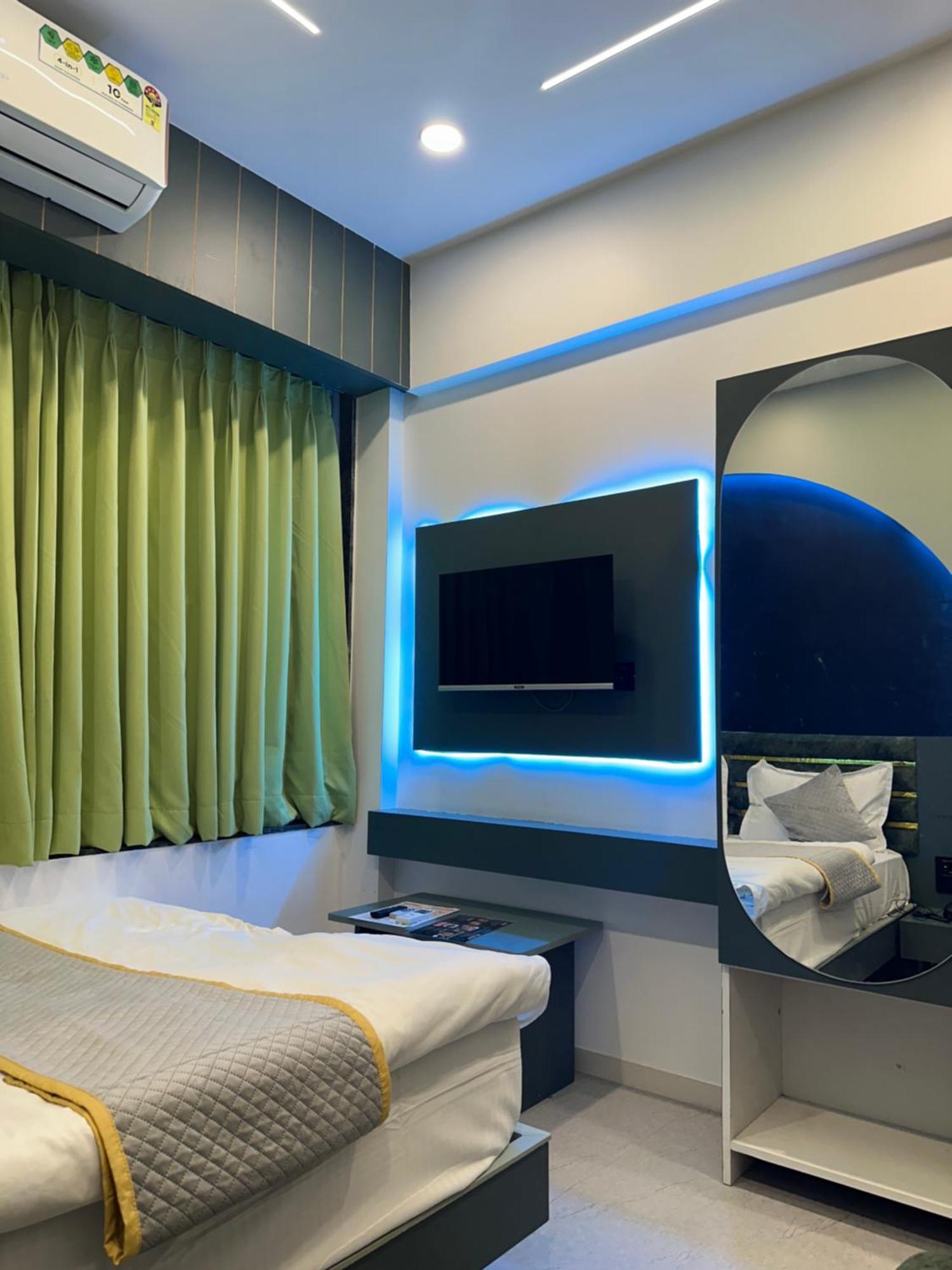 Hotel Victoria Prime 수라트 외부 사진