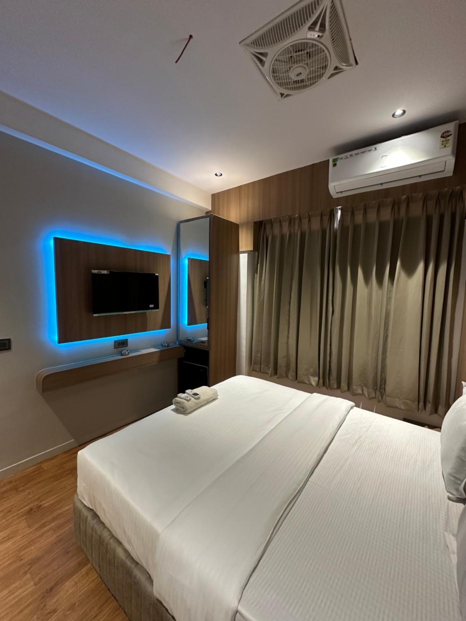 Hotel Victoria Prime 수라트 외부 사진